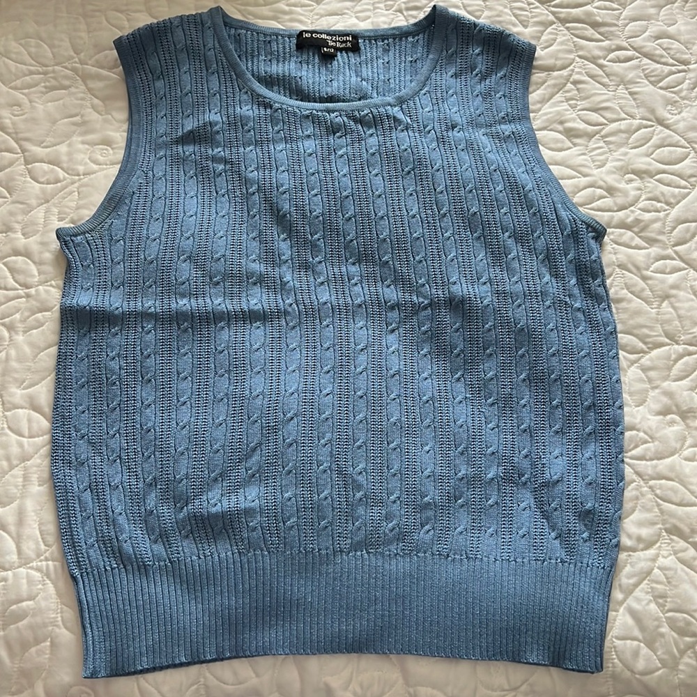 Sky blue vest; cotton and silk.